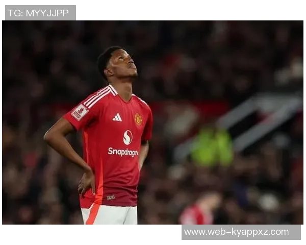 奥比马丁随曼联一线队训练舍什科受伤或为他创造机会 奥比马丁随曼联一线队训练舍什科受伤或为他创造机会