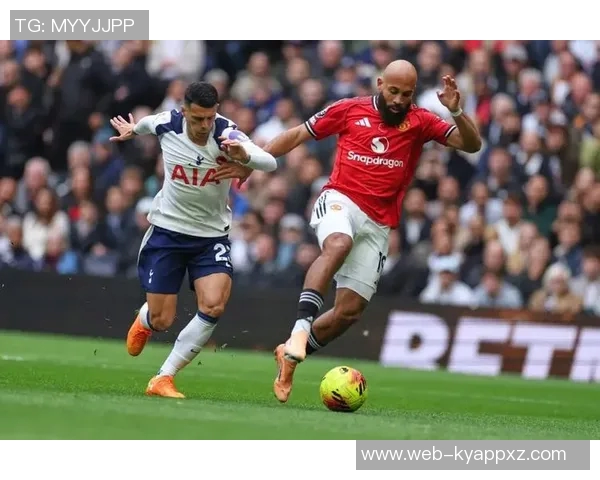 姆伯莫荣膺曼联对热刺比赛最佳球员引发球迷热议 姆伯莫荣膺曼联对热刺比赛最佳球员引发球迷热议