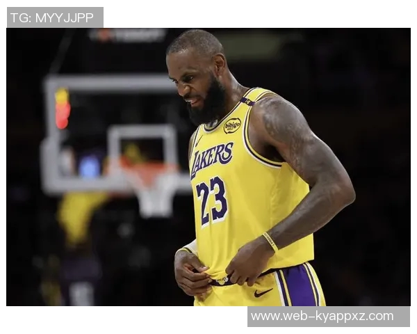 詹姆斯周二中午宣布退役实为广告宣传早有预兆引发热议 詹姆斯周二中午宣布退役实为广告宣传早有预兆引发热议