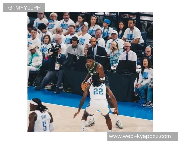 爱德华兹现场脱下比赛球衣赠送球迷令人惊叹的温暖瞬间