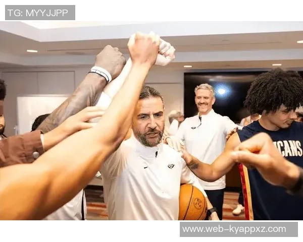 鹈鹕克服困难主场战胜黄蜂迎来本赛季首场胜利尽显团队精神 鹈鹕克服困难主场战胜黄蜂迎来本赛季首场胜利尽显团队精神