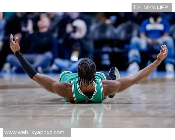 杰伦布朗带领球队逆转胜利19投9中砍下29分助攻4次第三节独得17分 杰伦布朗带领球队逆转胜利19投9中砍下29分助攻4次第三节独得17分