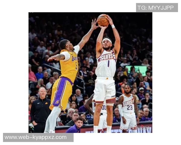 布克关键时刻罚球稳健全场19投7中贡献26分3篮板9助攻2抢断表现出色 布克关键时刻罚球稳健全场19投7中贡献26分3篮板9助攻2抢断表现出色